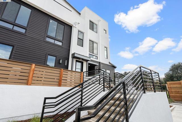 985 Harcot Court, San Jose CA: https://media.crmls.org/mediaz/9f8fea5d-30d3-4250-85ff-d4c83998e3aa.jpg