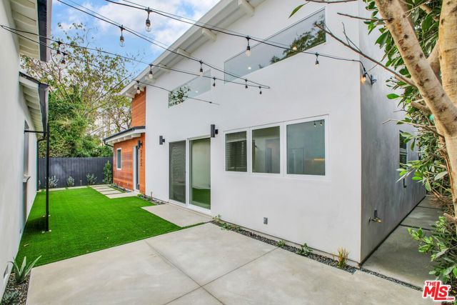 2723 Burkshire Avenue, Los Angeles CA: https://media.crmls.org/mediaz/9f90b3e9-f527-4058-b7e1-31da3625e323.jpg