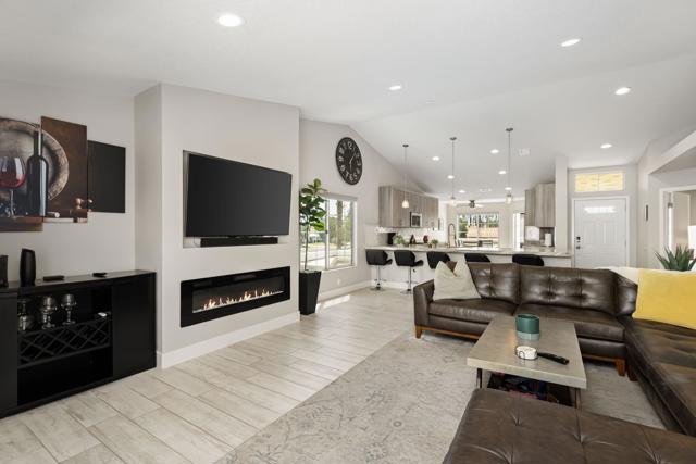 172 Torrey Pine Drive, Palm Desert CA: https://media.crmls.org/mediaz/9f90f736-c6d7-4697-822f-bd74d7540e7c.jpg
