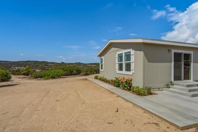 2203 Hyde Park Lane, Campo CA: https://media.crmls.org/mediaz/9f918115-f602-456a-95ef-37ea04bc889f.jpg