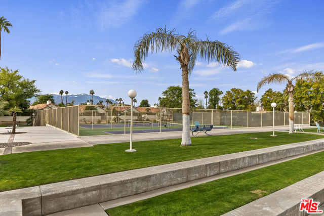 43570 Via Majorca, Palm Desert CA: https://media.crmls.org/mediaz/9f91c241-a9f9-4bb5-afb8-66d882680cbb.jpg