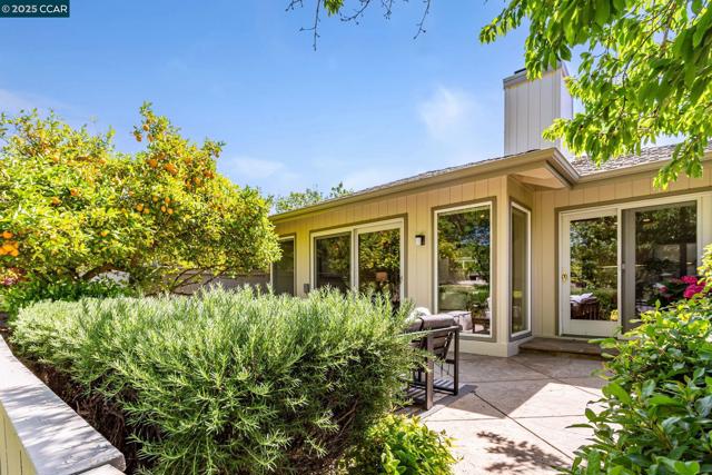 1934 Saint George Rd, Danville CA: https://media.crmls.org/mediaz/9f91d998-ffe4-485a-bc5c-6c6223a51d0c.jpg