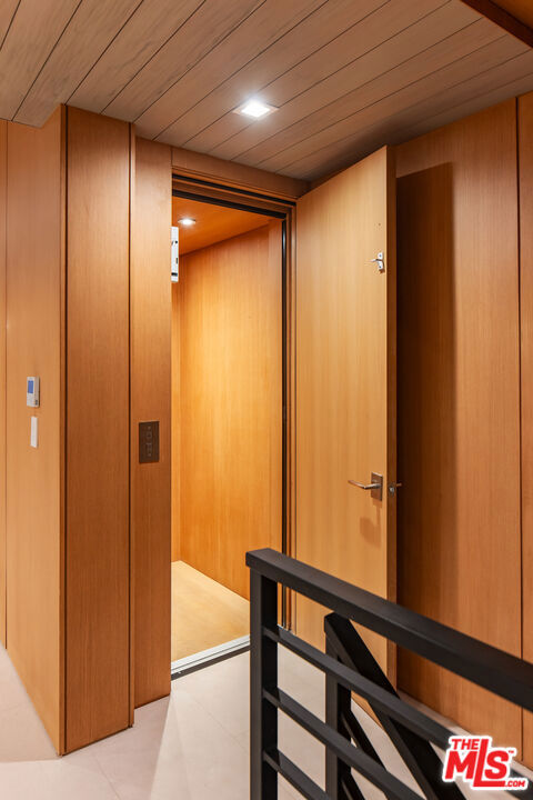 4016 The Strand, Manhattan Beach CA: https://media.crmls.org/mediaz/9f9209d1-e7bc-4300-83fa-f0b7e417ce71.jpg