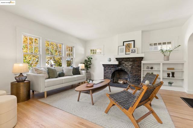 4008 Woodruff Ave, Oakland CA: https://media.crmls.org/mediaz/9f92bbd2-52a4-4ada-b09e-ae441d78fae4.jpg