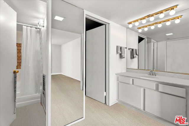 10535 Wilshire Boulevard, Los Angeles CA: https://media.crmls.org/mediaz/9f92d520-d8b8-46ff-b93f-127350f7e8ee.jpg