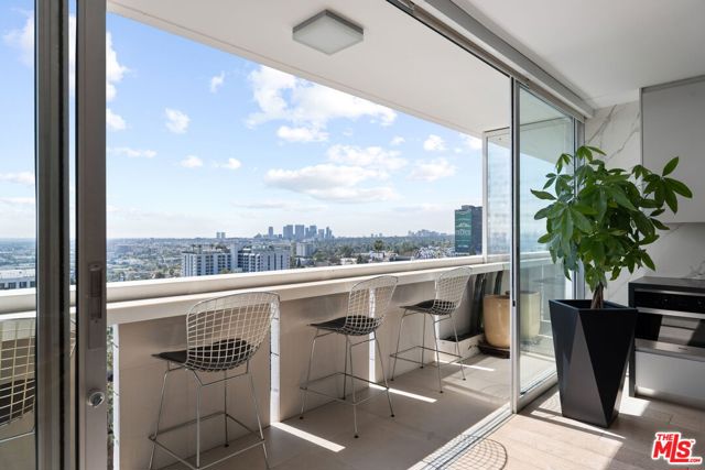 8787 Shoreham Drive, West Hollywood CA: https://media.crmls.org/mediaz/9f93ca06-b4d1-41a0-8476-25b2229183cc.jpg