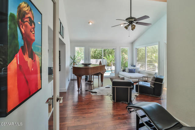 1117 Woodridge Avenue, Thousand Oaks CA: https://media.crmls.org/mediaz/9f93cccc-6312-497e-b4f2-076203beee94.jpg