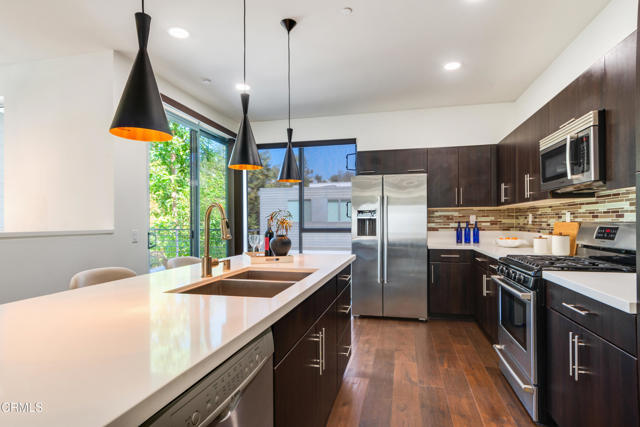 Detail Gallery Image 4 of 28 For 2504 via Artis, Los Angeles,  CA 90039 - 3 Beds | 3 Baths