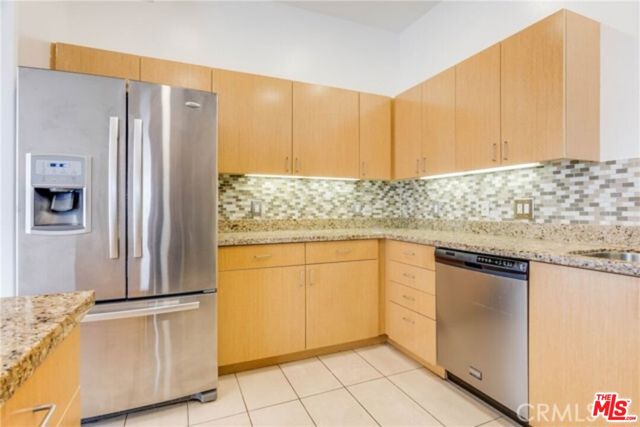 917 S New Hampshire Avenue, Los Angeles CA: https://media.crmls.org/mediaz/9f94f010-5683-4e9d-9b75-ba251f15c5af.jpg