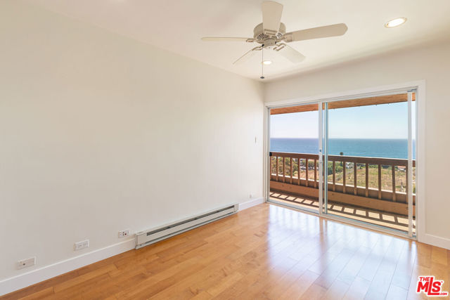 23914 De Ville Way, Malibu CA: https://media.crmls.org/mediaz/9f9580b2-0767-4d03-9c95-5fc4953f3264.jpg