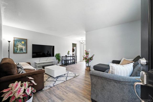 6666 Beadnell Way, San Diego CA: https://media.crmls.org/mediaz/9f9647d9-3796-450a-9bdb-0946f9a7832e.jpg