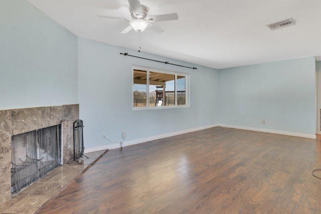7592 Hanford Avenue, Yucca Valley CA: https://media.crmls.org/mediaz/9f969929-e10a-4b80-8a20-0b08a2134452.jpg