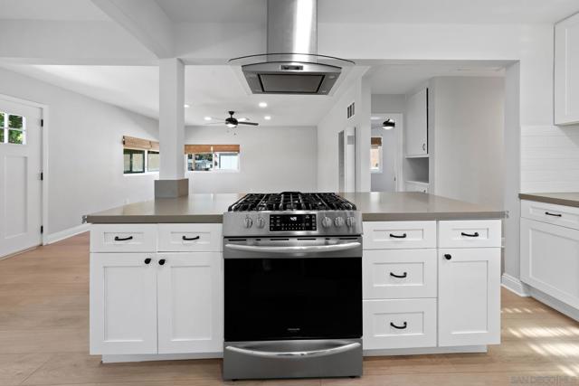 4991 Date Pl, San Diego CA: https://media.crmls.org/mediaz/9f9734a1-b7fb-47a5-916a-fae692f259c1.jpg