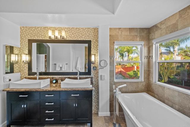 2471 Bear Rock, Escondido CA: https://media.crmls.org/mediaz/9f973530-f11e-4d3a-b2a9-9d700654f046.jpg