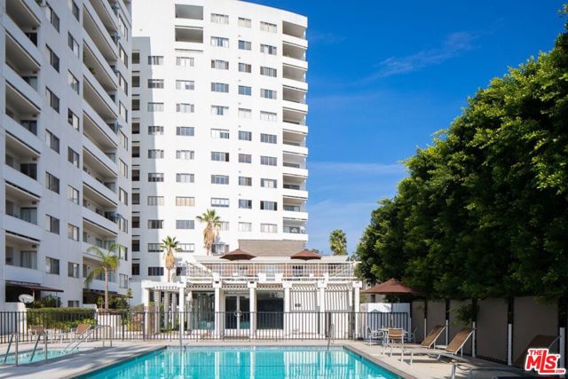 7250 Franklin Avenue, Los Angeles CA: https://media.crmls.org/mediaz/9f978c64-0c7b-4505-bb37-7895b719f90d.jpg