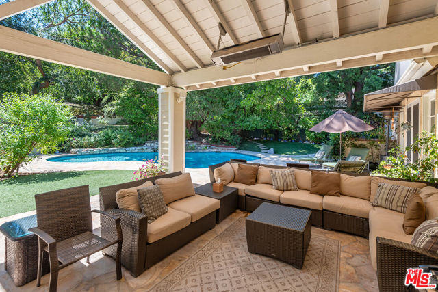 17040 Rancho Street, Encino CA: https://media.crmls.org/mediaz/9f97b092-d2e7-4402-864e-7d559d47c3ff.jpg