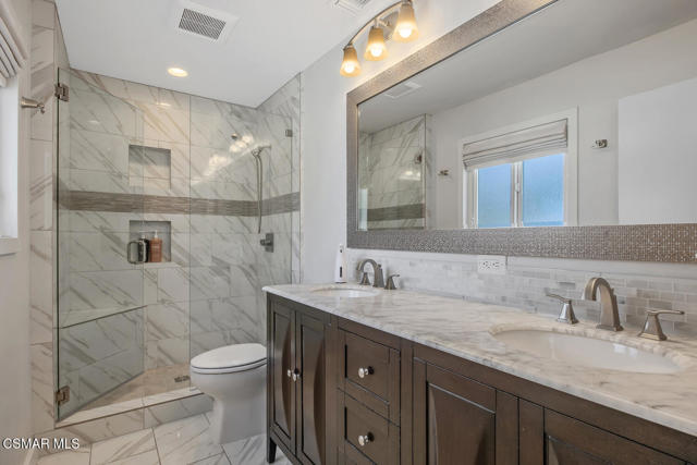 1233 Calle Olmo, Thousand Oaks CA: https://media.crmls.org/mediaz/9f980343-9421-4f4d-8844-74b6b4da6aaf.jpg