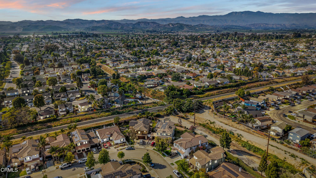 https://media.crmls.org/mediaz/9f982b3b-e739-4652-ae98-c22c5bc0f565.jpg?preset=X-Large