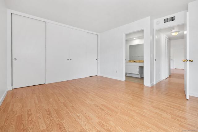 9120 GRAMERCY DR, San Diego CA: https://media.crmls.org/mediaz/9f986a88-58f7-4039-85a4-e673f599ca04.jpg