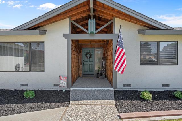 215 Rays Circle, Hollister CA: https://media.crmls.org/mediaz/9f99333c-e5b8-43ac-8e9a-e1044fcd38b9.jpg
