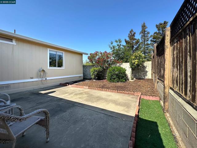 1840 Paris Ln, Antioch CA: https://media.crmls.org/mediaz/9f9985fe-372a-4785-95da-2a102e3e09ce.jpg
