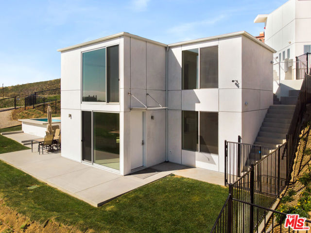 28405 Via Acero Street, Malibu CA: https://media.crmls.org/mediaz/9f9998c1-2387-455a-babd-72c4dbfcab05.jpg