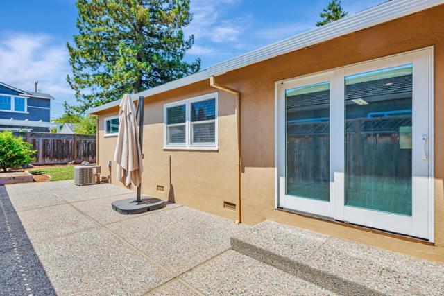 520 Topaz Street, Redwood City CA: https://media.crmls.org/mediaz/9f9a641f-9eba-4afc-9d5c-a4b1f43f0b9e.jpg