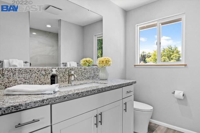 21 Lisa Ct, Brentwood CA: https://media.crmls.org/mediaz/9f9a7325-0ece-4446-a16a-0996efd0246f.jpg