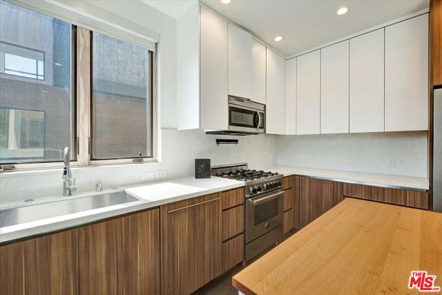 1249 N Formosa Avenue, West Hollywood CA: https://media.crmls.org/mediaz/9f9ac098-3b42-42ca-9930-24b13017d8c9.jpg