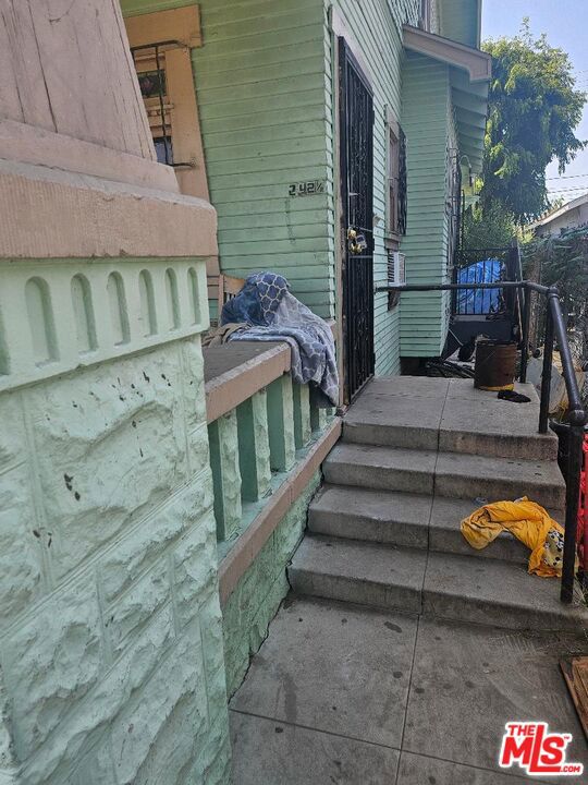 242 43rd Street, Los Angeles, California 90037, ,Multi-Family,For Sale,43rd,24433179