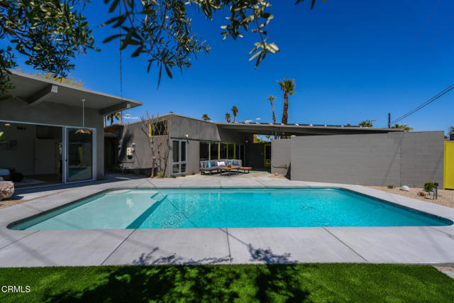 2839 N Davis Way, Palm Springs CA: https://media.crmls.org/mediaz/9f9cfee4-d156-4bbc-a4ed-0a1b86eaf152.jpg