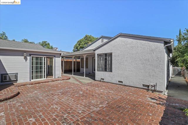 Image 37 of 40 For 79 Panoramic Avenue