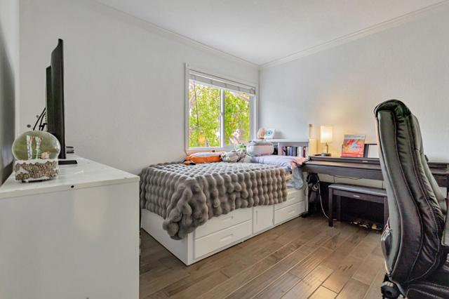 578 Seahorse Lane, Redwood City CA: https://media.crmls.org/mediaz/9f9e3dee-1a1d-40f3-bd9a-042b1b8c7a02.jpg