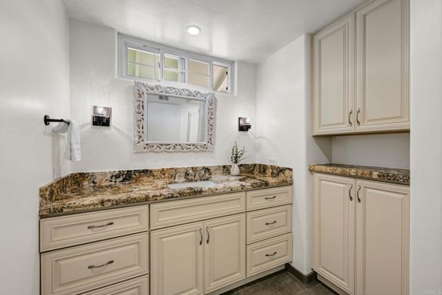 1051 La Reina Drive, San Marcos CA: https://media.crmls.org/mediaz/9f9e5ce6-a3e4-441b-a1b9-a1a958c8ef20.jpg