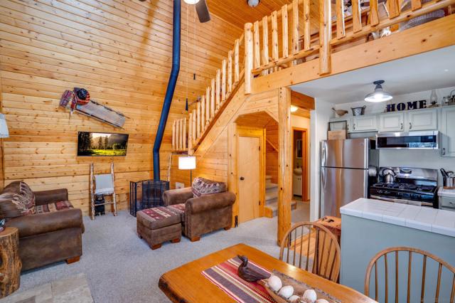 33382 Squirrel Dr, Green Valley Lake CA: https://media.crmls.org/mediaz/9f9e7409-ca08-4d2d-8e95-03dfe4012b6c.jpg