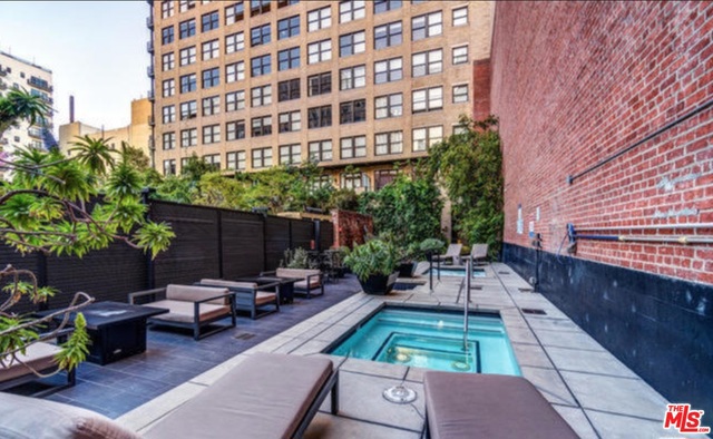 460 S SPRING Street, Los Angeles CA: https://media.crmls.org/mediaz/9f9f9747-8ea9-4b1a-8328-de9f0c39e880.jpg