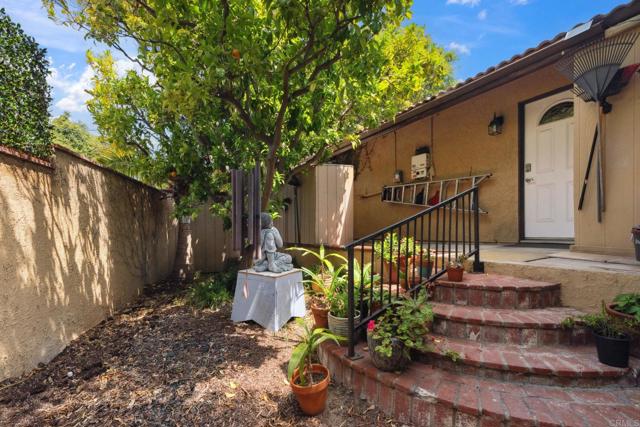 139 Parnassus Circle, Oceanside CA: https://media.crmls.org/mediaz/9fa03e9b-b913-4a8e-a850-1ba7a053448d.jpg