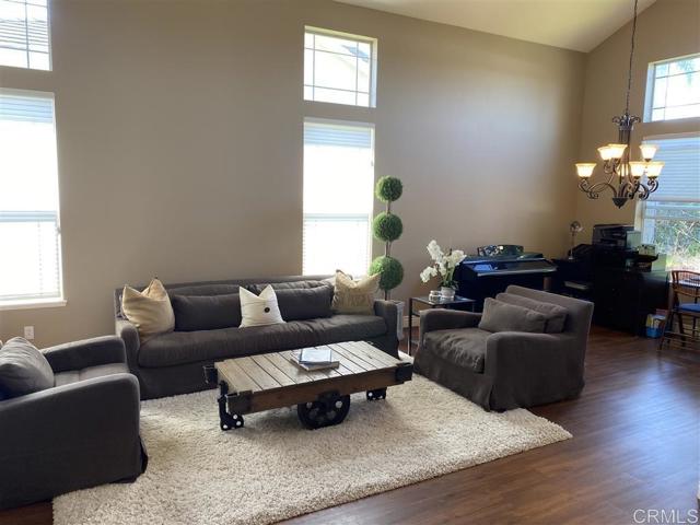 3364 Avenida Nieve, Carlsbad CA: https://media.crmls.org/mediaz/9fa0e495-86d3-4095-9dcb-d27334eb0b78.jpg