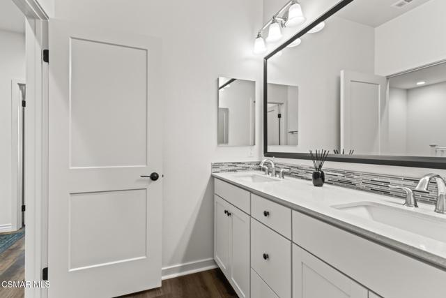 230 Farmhouse Drive, Simi Valley CA: https://media.crmls.org/mediaz/9fa0f605-770b-4f0c-b8b6-c66a1b557965.jpg