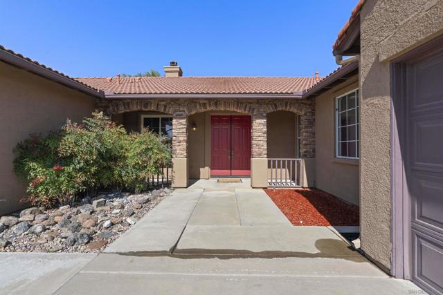 23527 Green Glen Road, Ramona CA: https://media.crmls.org/mediaz/9fa10eea-005c-4a97-a12a-1efa31525481.jpg