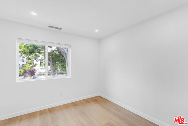 1536 11th Street, Santa Monica CA: https://media.crmls.org/mediaz/9fa17135-9d9c-4e60-bfe4-636b36bbc048.jpg
