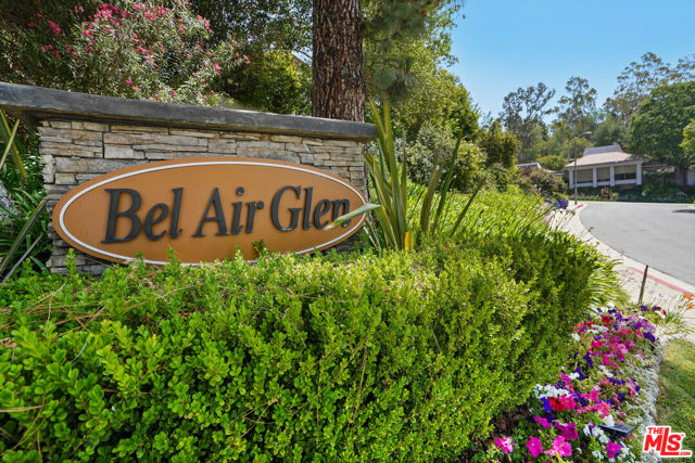 2870 Angelo Drive, Los Angeles CA: https://media.crmls.org/mediaz/9fa184f0-4ec2-4bda-964f-bf12b059e2dd.jpg