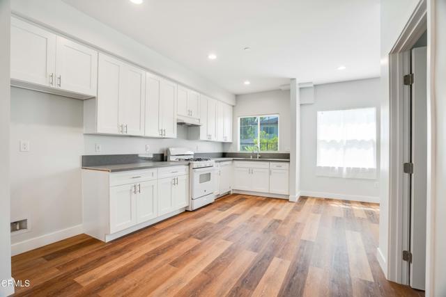 300 E Alhambra Road, Alhambra CA: https://media.crmls.org/mediaz/9fa18931-54ba-4c64-ac85-231077344f34.jpg