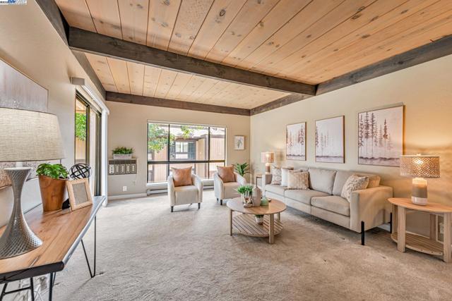 39090 Presidio Way, Fremont CA: https://media.crmls.org/mediaz/9fa1df4c-e4ef-4125-ae30-cb39d66b06de.jpg