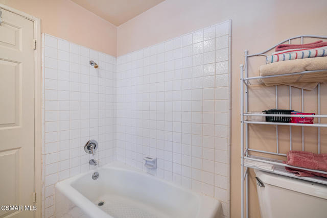 3804 Eddingham Avenue, Calabasas CA: https://media.crmls.org/mediaz/9fa1fd44-c99b-41d4-901d-b96641172976.jpg