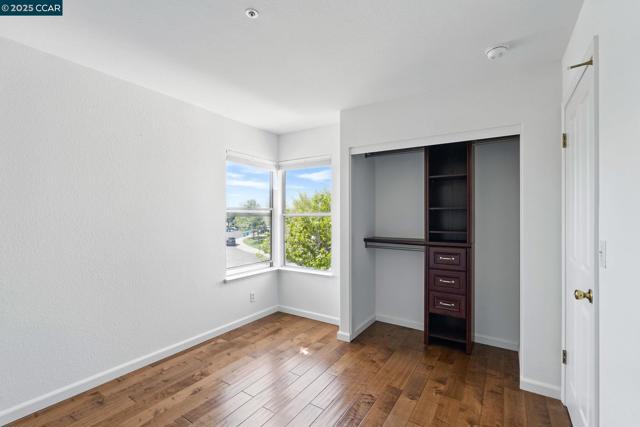 30300 Meridien Cir, Union City CA: https://media.crmls.org/mediaz/9fa222ef-561c-4acb-a2cd-b7c84c76d096.jpg