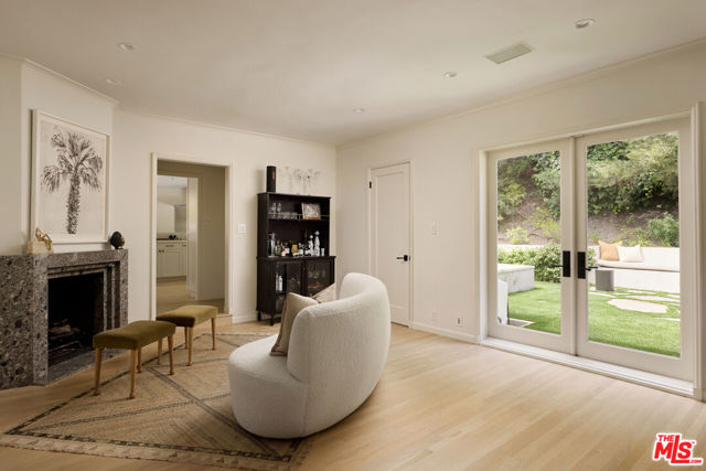 10660 Somma Way, Los Angeles CA: https://media.crmls.org/mediaz/9fa24094-660b-40ba-bae7-d6c7aaf3a789.jpg