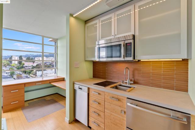 2550 Dana St, Berkeley CA: https://media.crmls.org/mediaz/9fa2a0d8-ed2e-4b02-8039-b0920b56748a.jpg