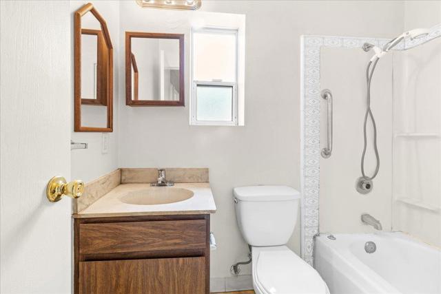 3137 Seacrest Avenue, Marina CA: https://media.crmls.org/mediaz/9fa2b82b-106d-4cca-afb3-24153161c4af.jpg