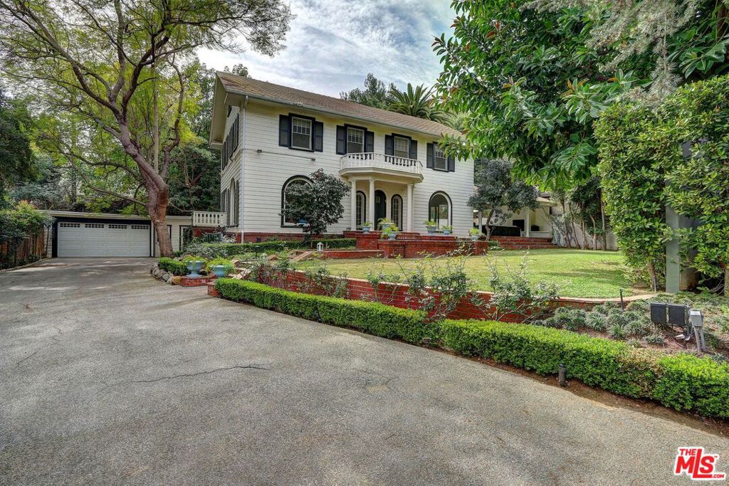 3010 Castle Street — image 1